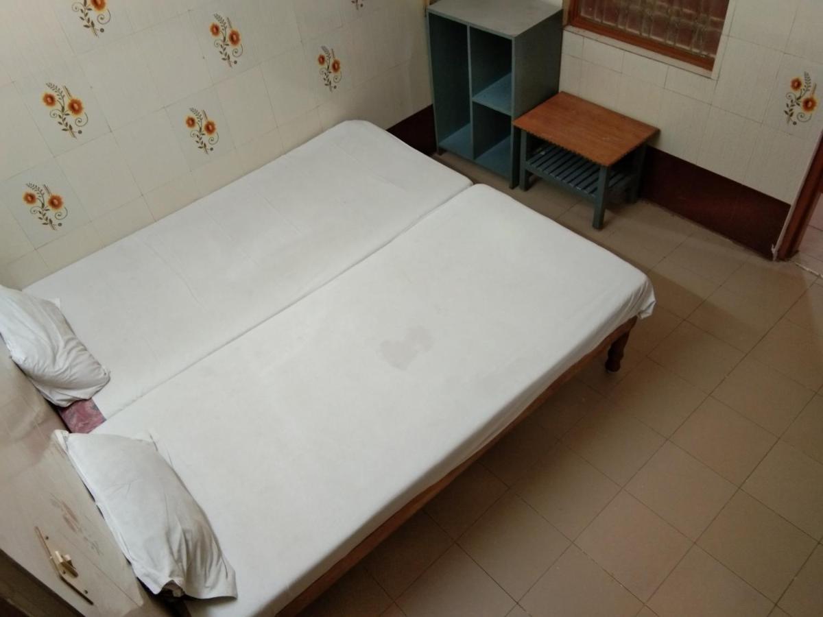 Hotel Sriram Lodge Tirupati Bagian luar foto