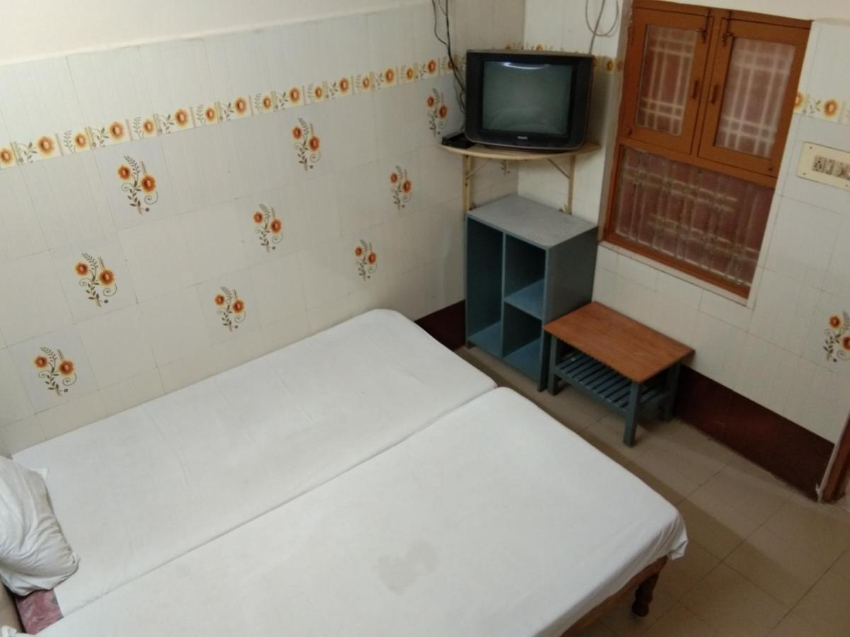 Hotel Sriram Lodge Tirupati Bagian luar foto
