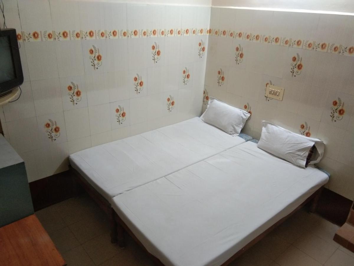 Hotel Sriram Lodge Tirupati Bagian luar foto