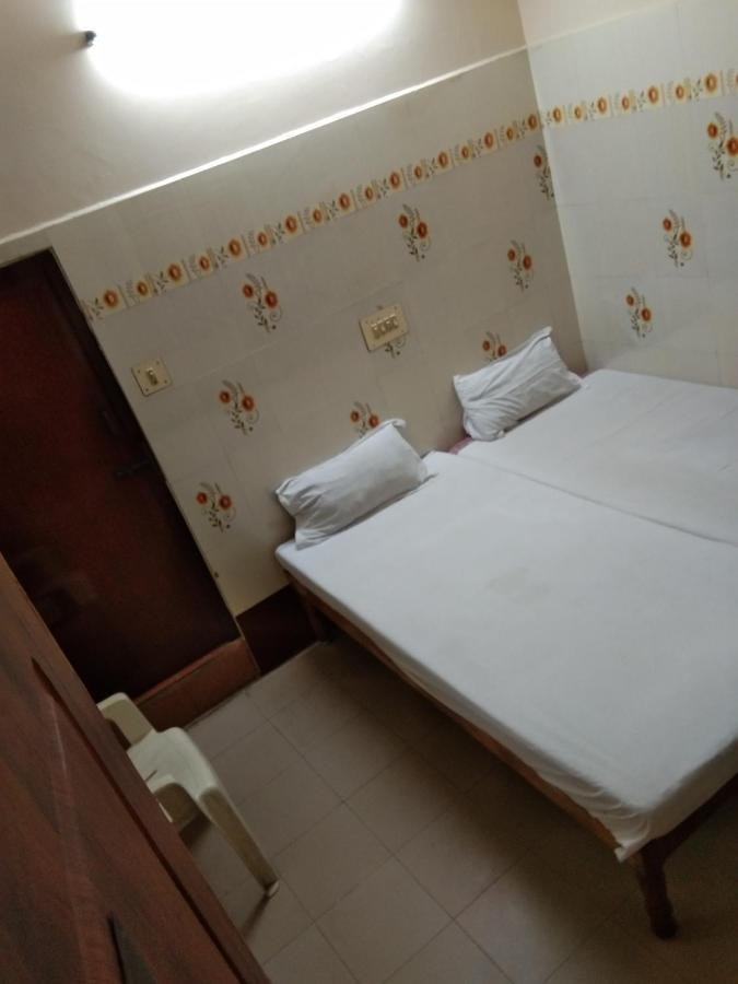 Hotel Sriram Lodge Tirupati Bagian luar foto
