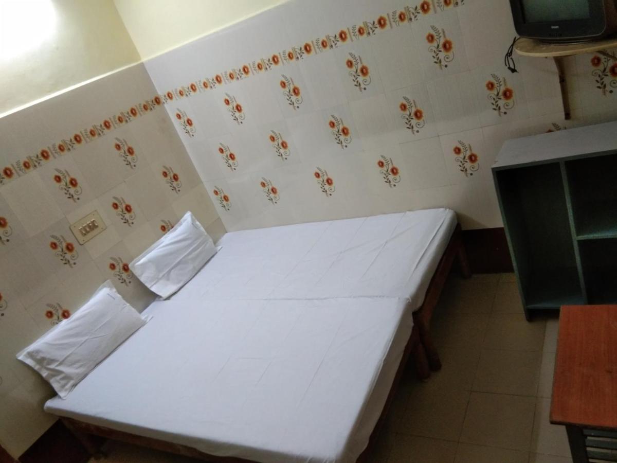 Hotel Sriram Lodge Tirupati Bagian luar foto