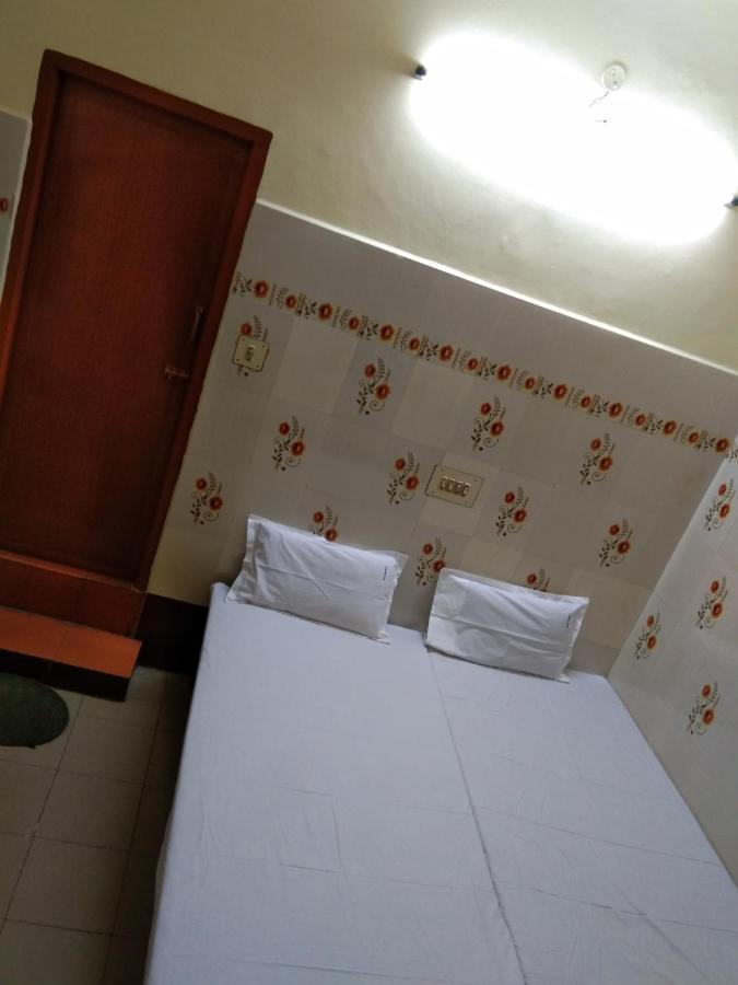 Hotel Sriram Lodge Tirupati Bagian luar foto