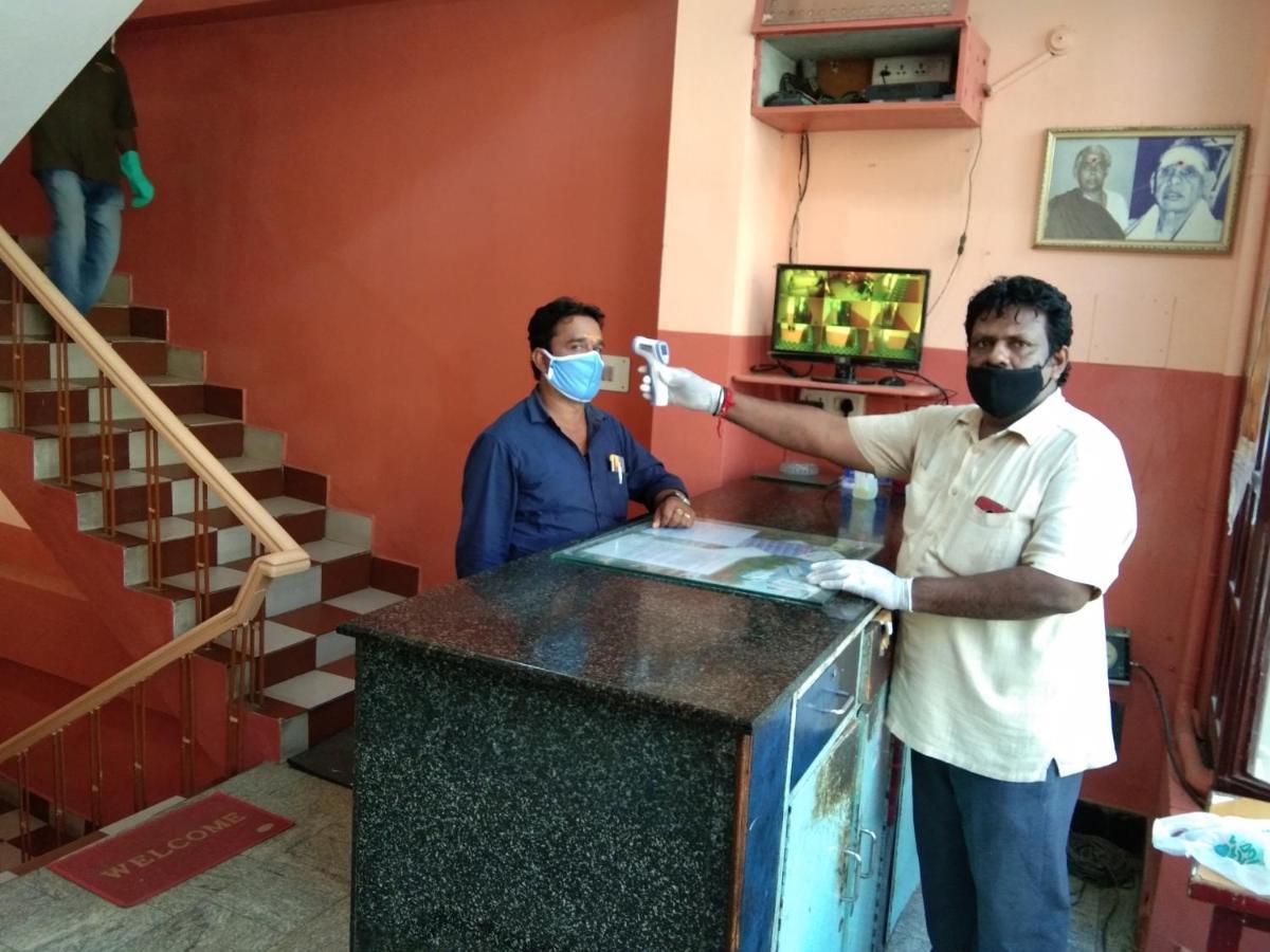 Hotel Sriram Lodge Tirupati Bagian luar foto