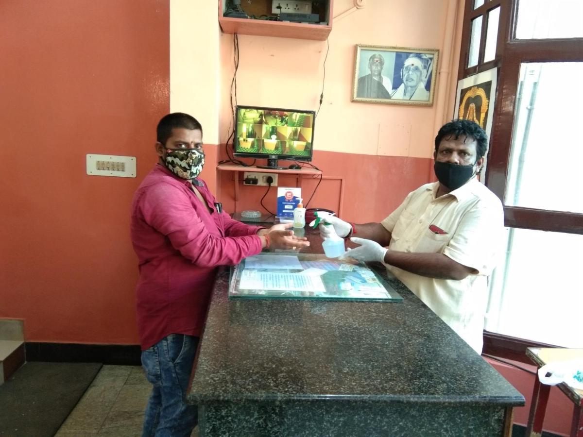 Hotel Sriram Lodge Tirupati Bagian luar foto