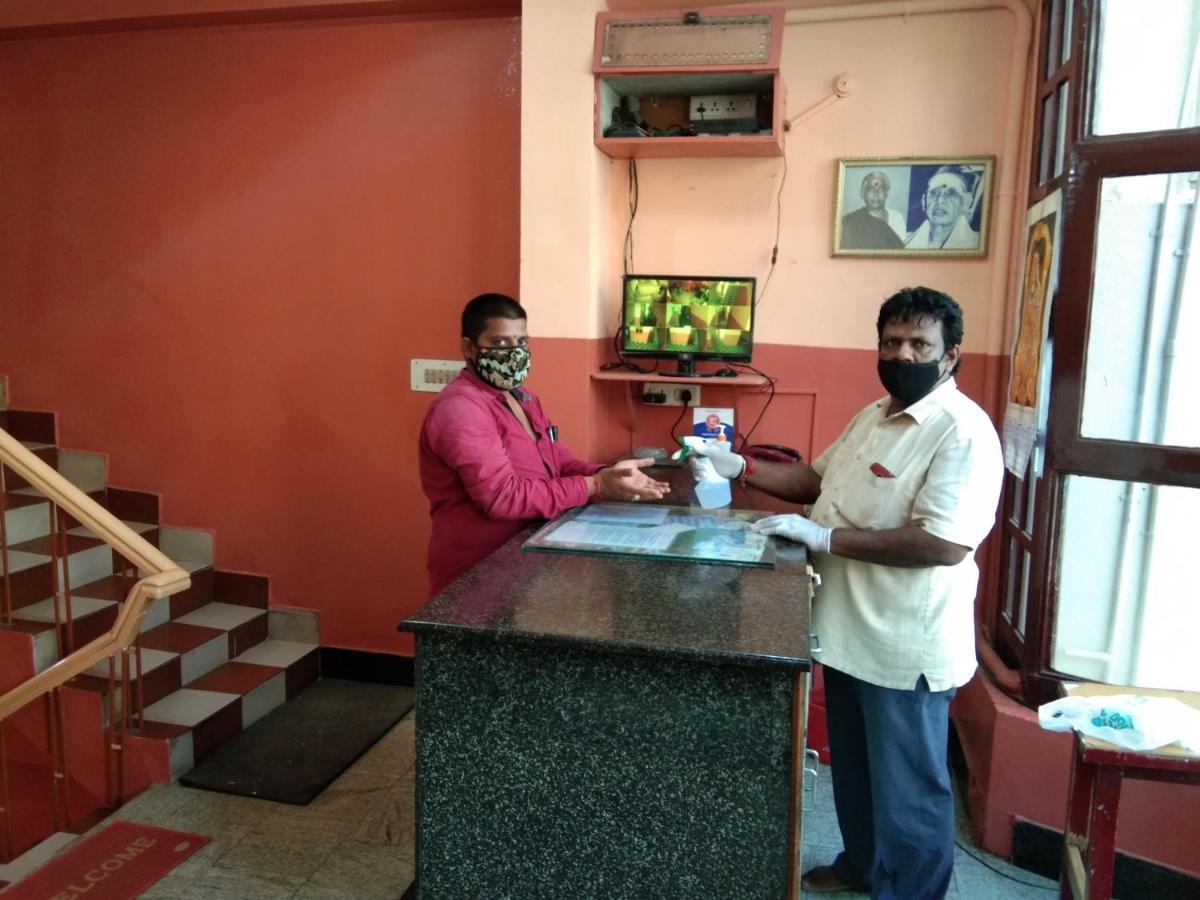 Hotel Sriram Lodge Tirupati Bagian luar foto