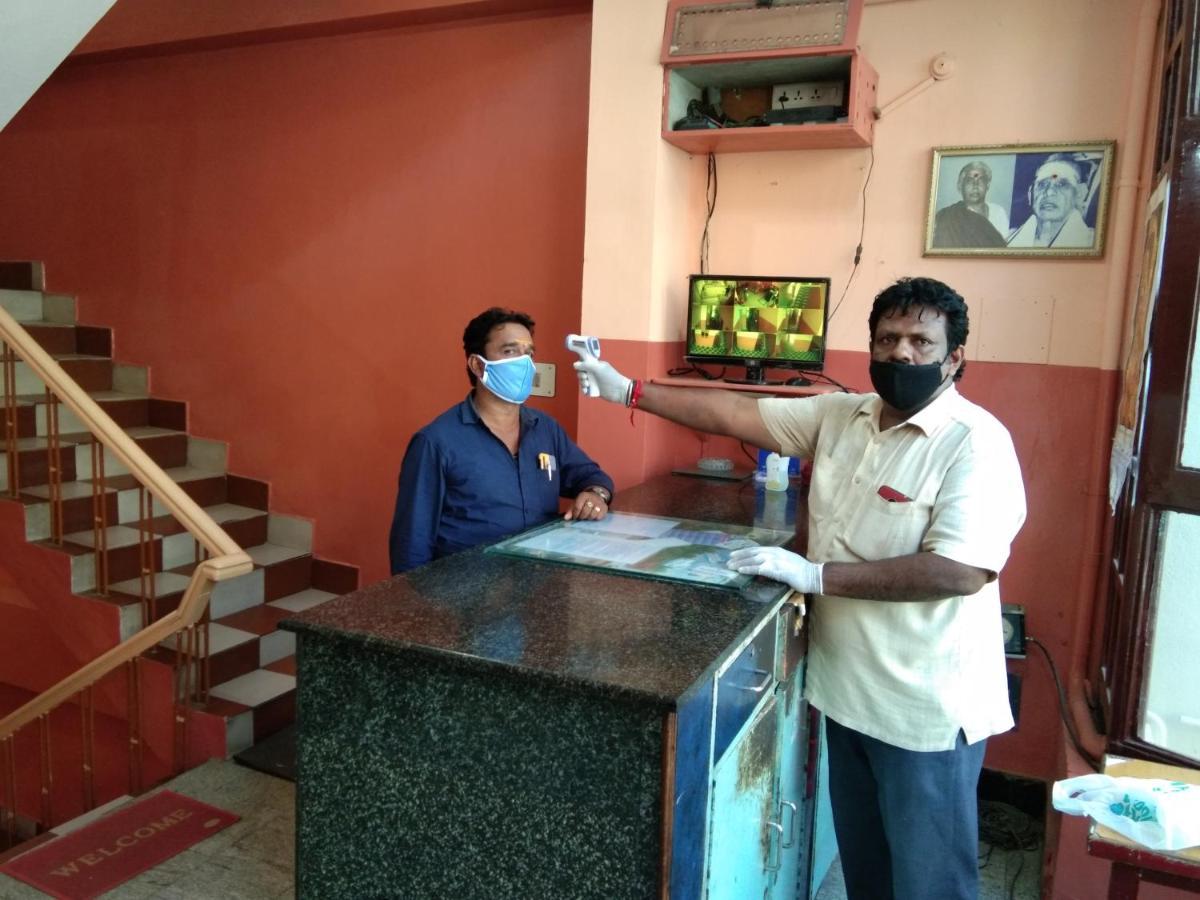 Hotel Sriram Lodge Tirupati Bagian luar foto