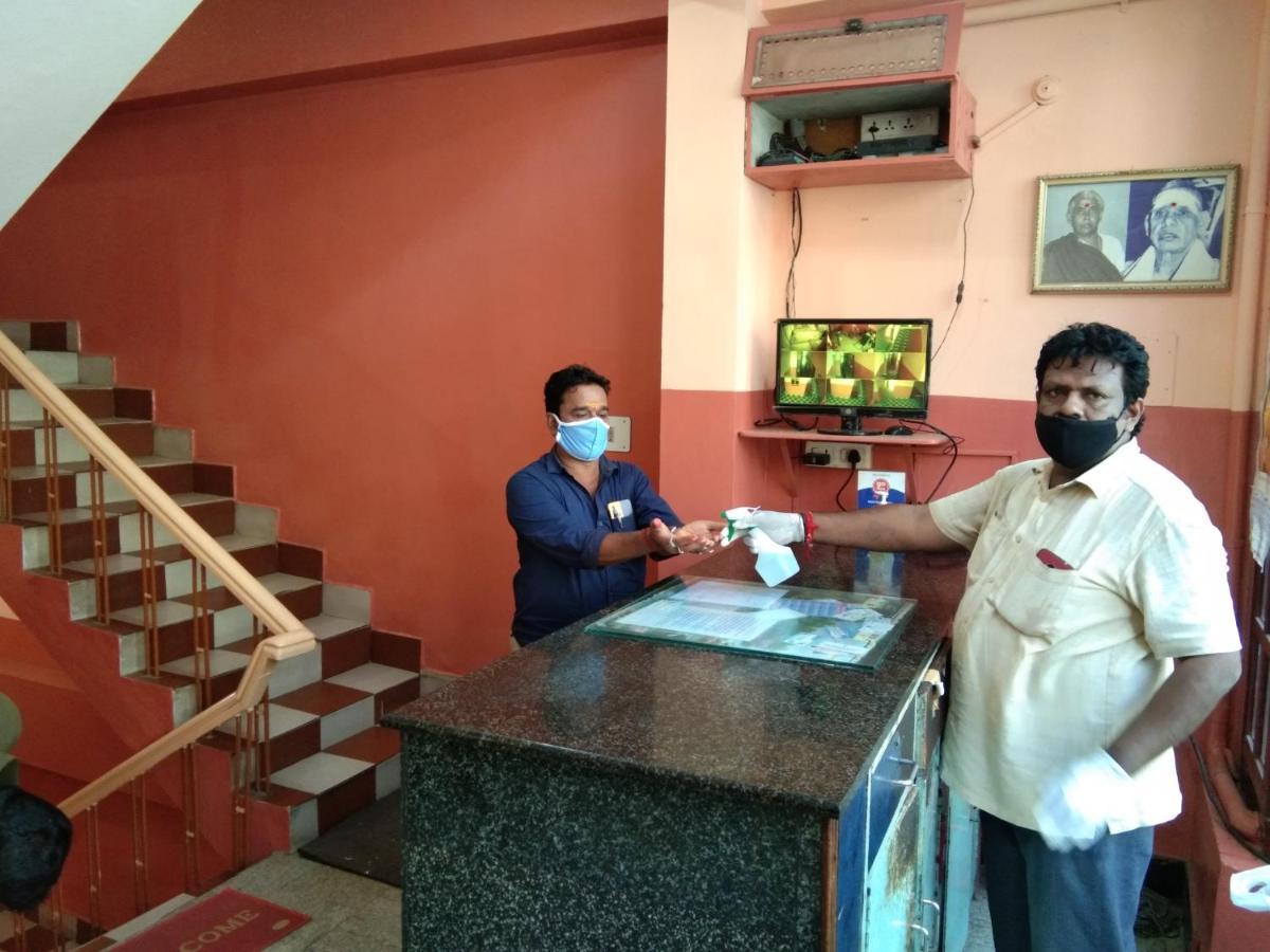 Hotel Sriram Lodge Tirupati Bagian luar foto