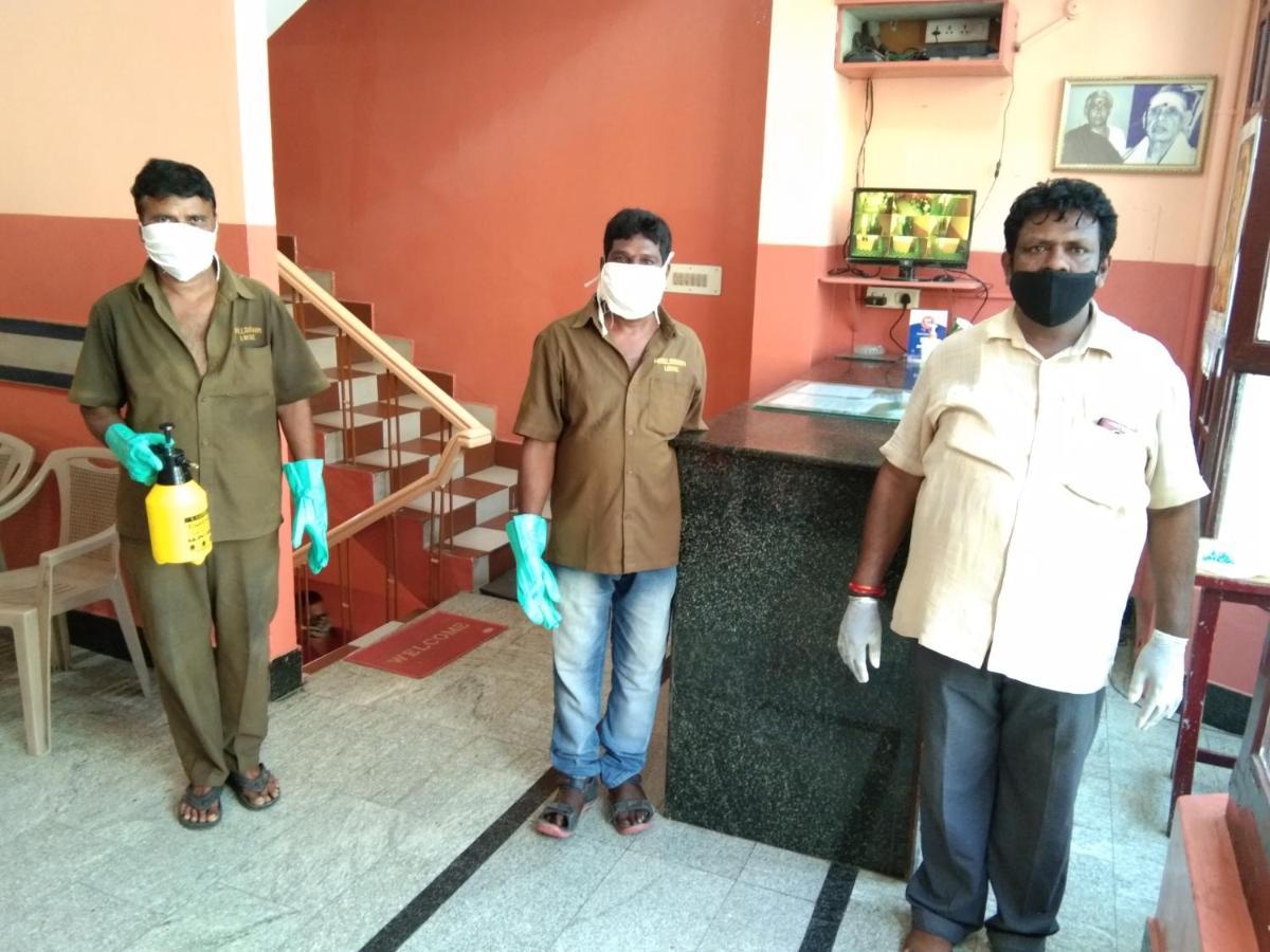 Hotel Sriram Lodge Tirupati Bagian luar foto