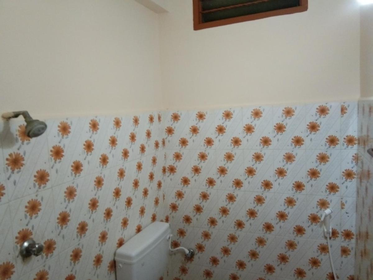 Hotel Sriram Lodge Tirupati Bagian luar foto