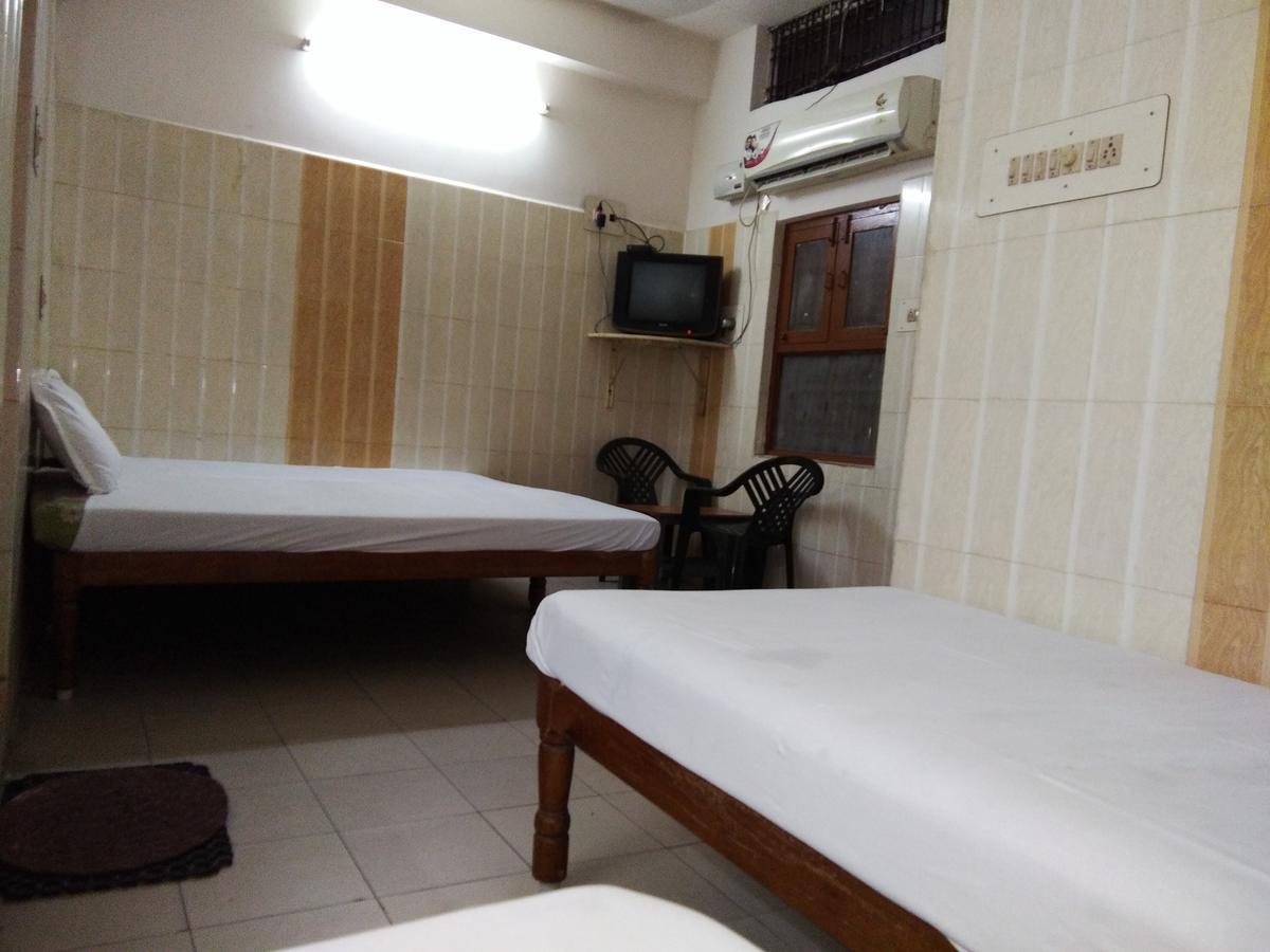 Hotel Sriram Lodge Tirupati Bagian luar foto