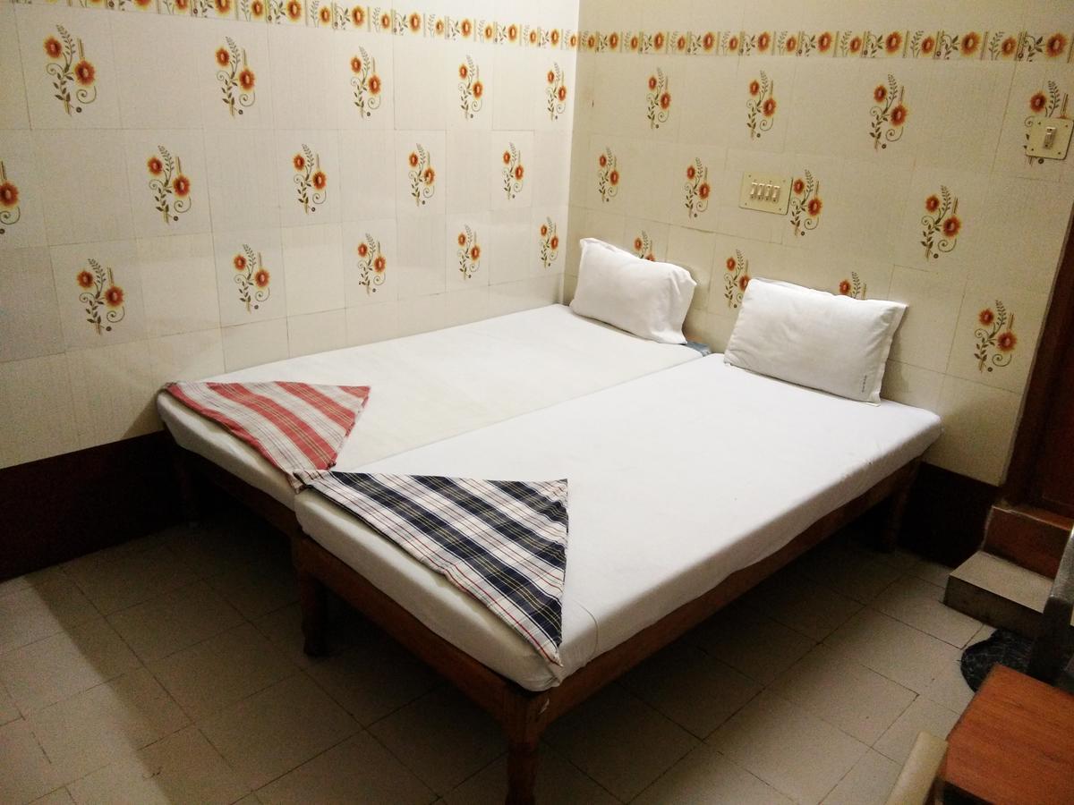 Hotel Sriram Lodge Tirupati Bagian luar foto