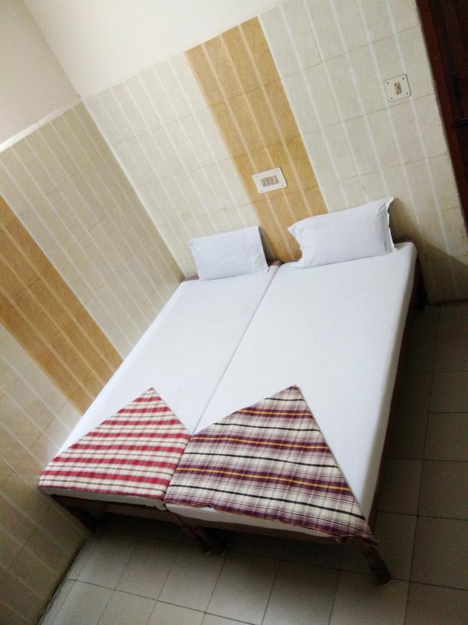 Hotel Sriram Lodge Tirupati Bagian luar foto