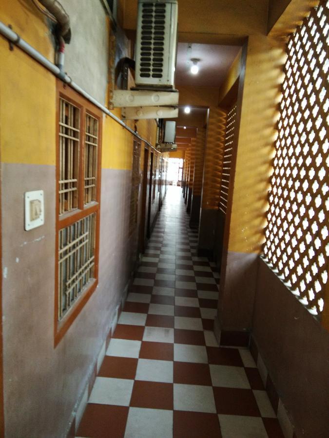 Hotel Sriram Lodge Tirupati Bagian luar foto