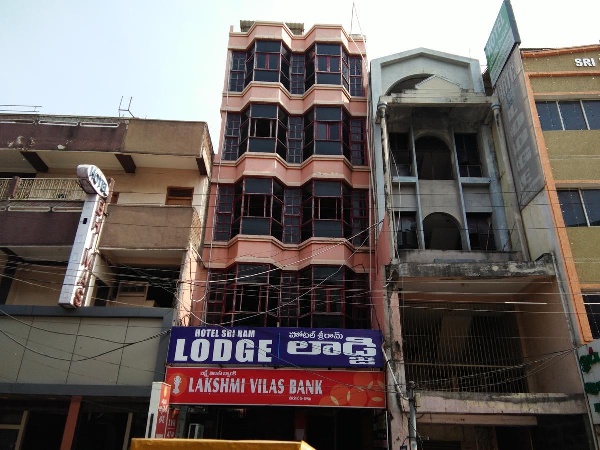 Hotel Sriram Lodge Tirupati Bagian luar foto