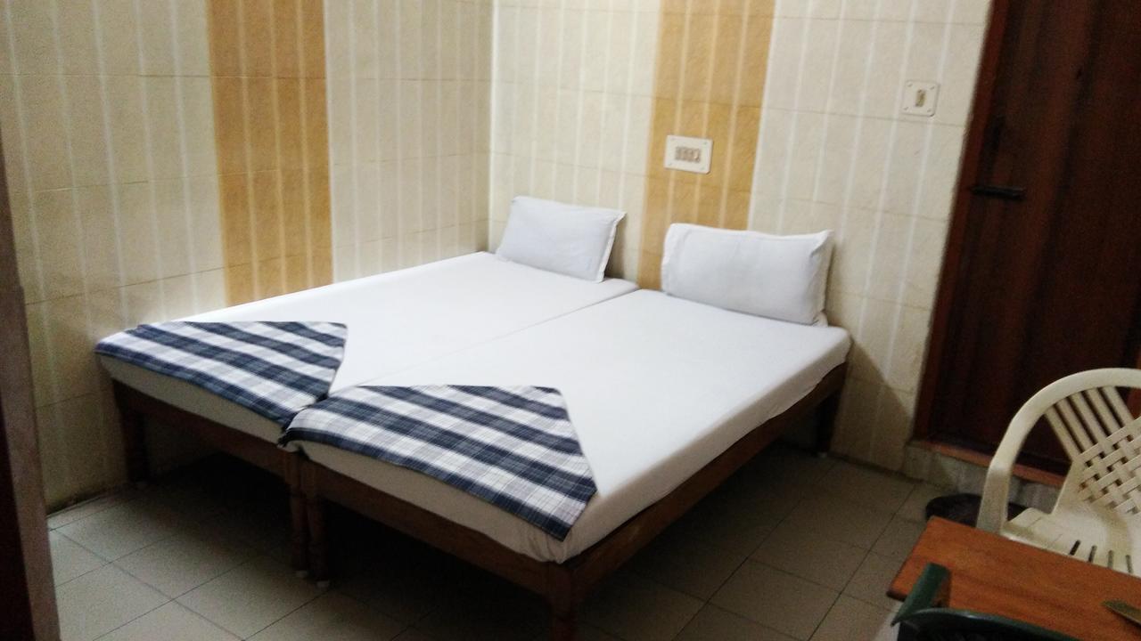 Hotel Sriram Lodge Tirupati Bagian luar foto