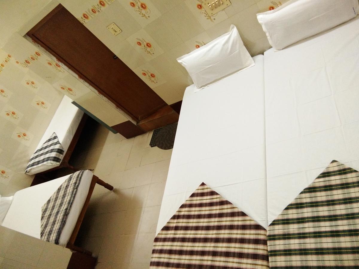 Hotel Sriram Lodge Tirupati Bagian luar foto