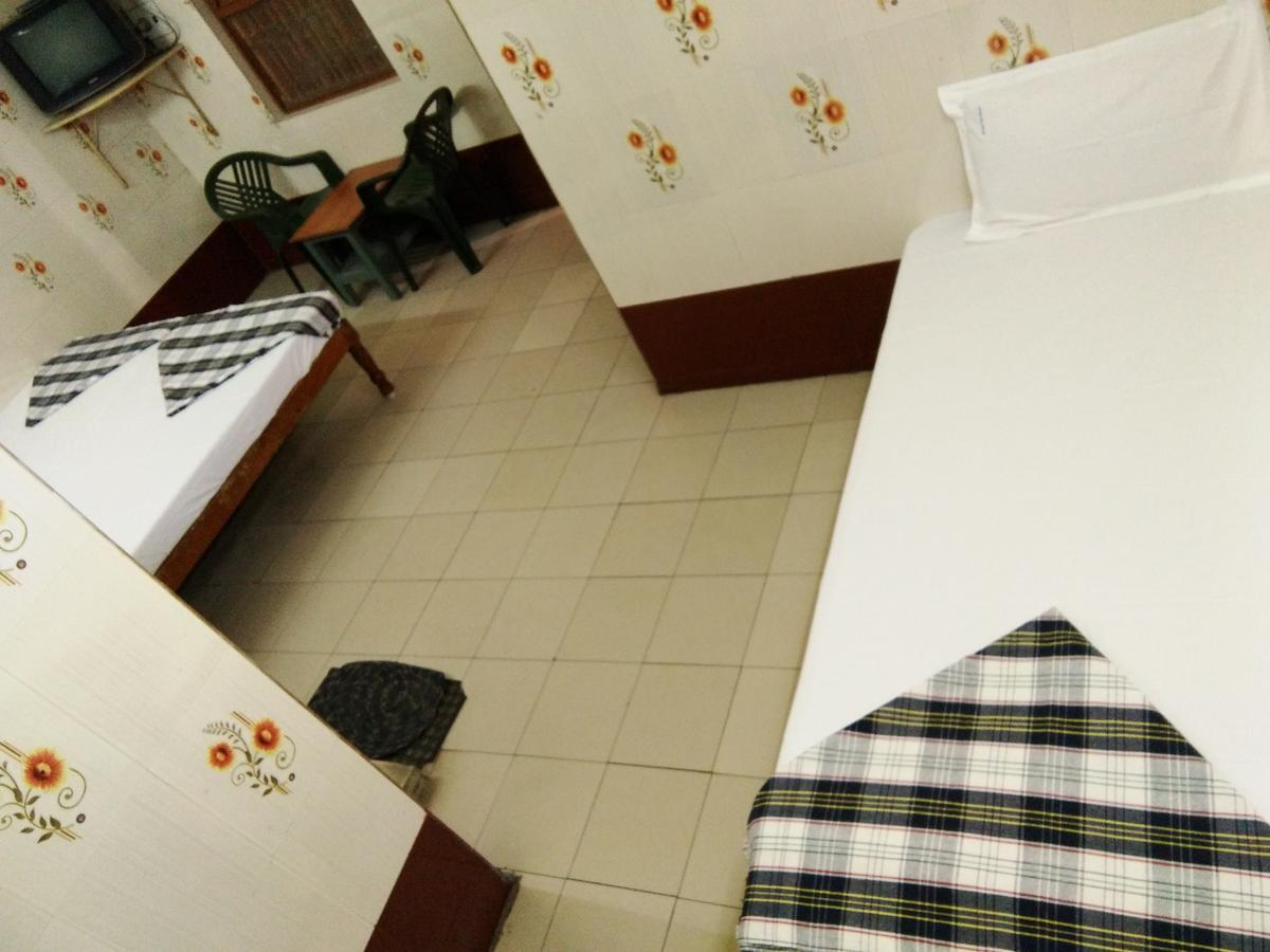 Hotel Sriram Lodge Tirupati Bagian luar foto